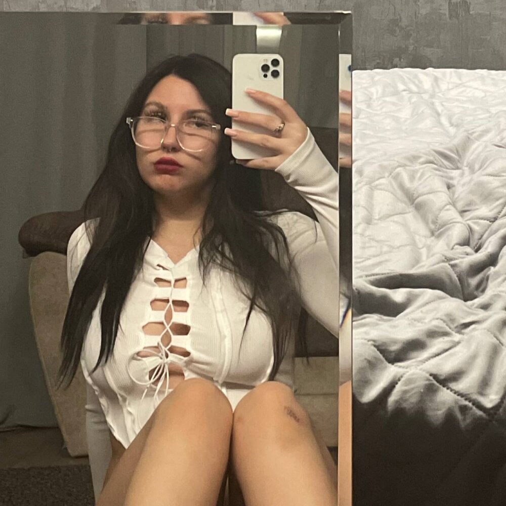 stripchat lilit_versal webcam profile pic via livesex.fan