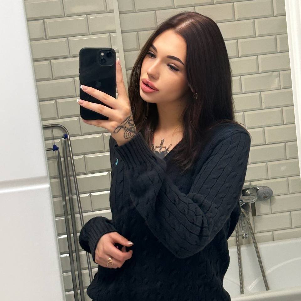 GillianHall 🐛 live stream