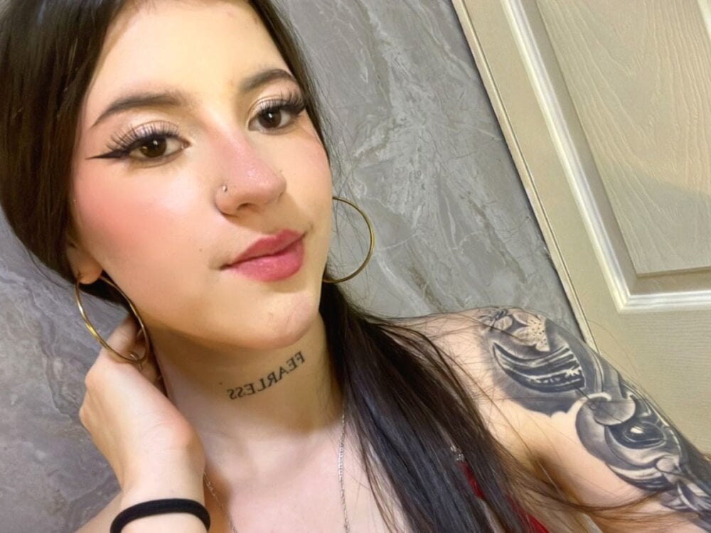 lia_kiss_r from stripchat