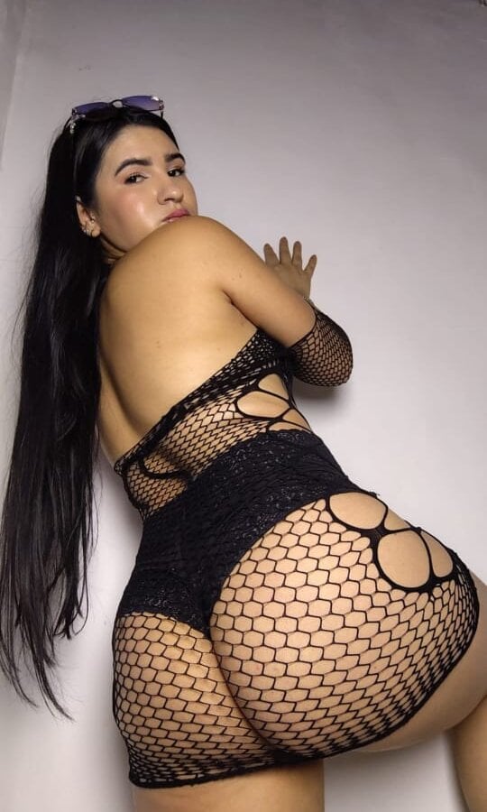 livesexasiancams.com scarlett_hill__ livesex profile in probably next door cams