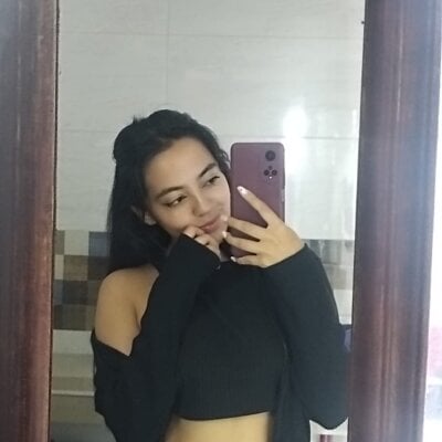 Laraa_tay Female Stripteaseteens Webcam Porn