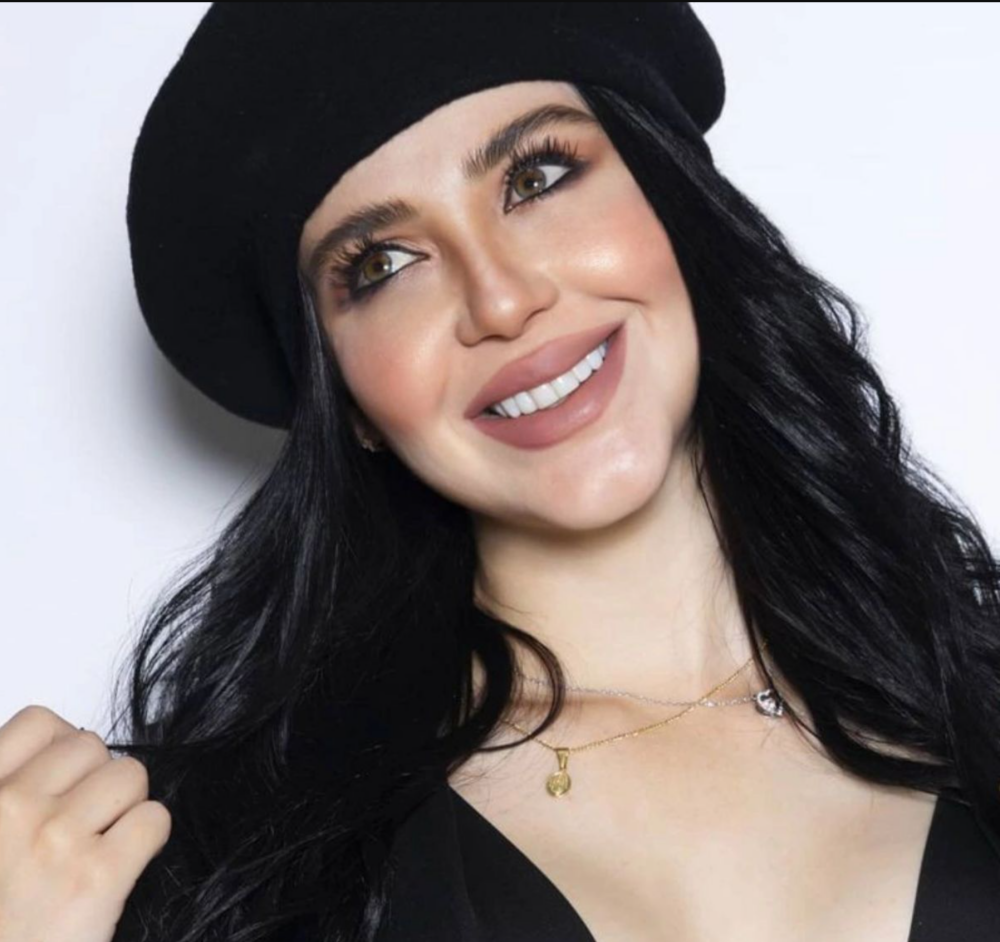 livesex.fan bella_riveraa livesex profile in on-your-monitor cams