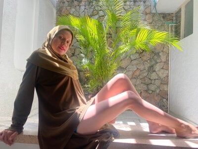 online nude chat room Halima-Maalouf