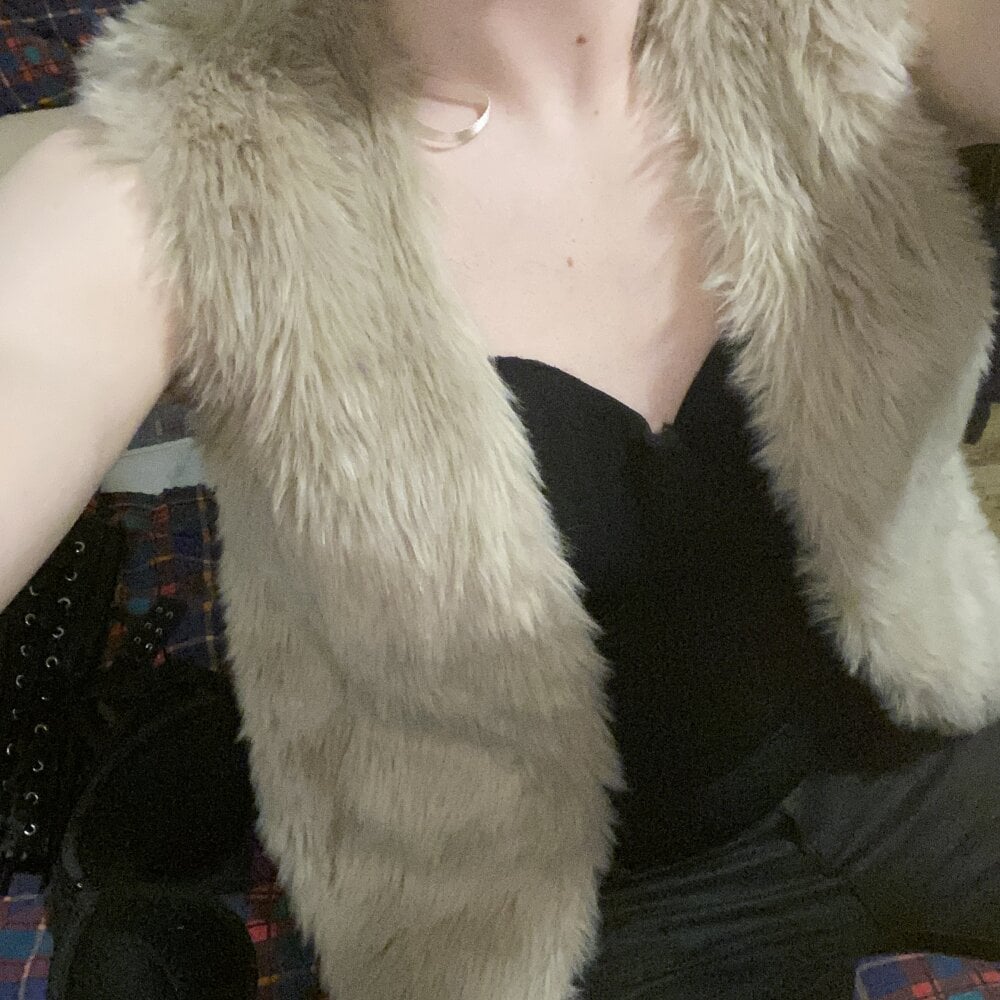 jebacshemale's Offline XXX Chat