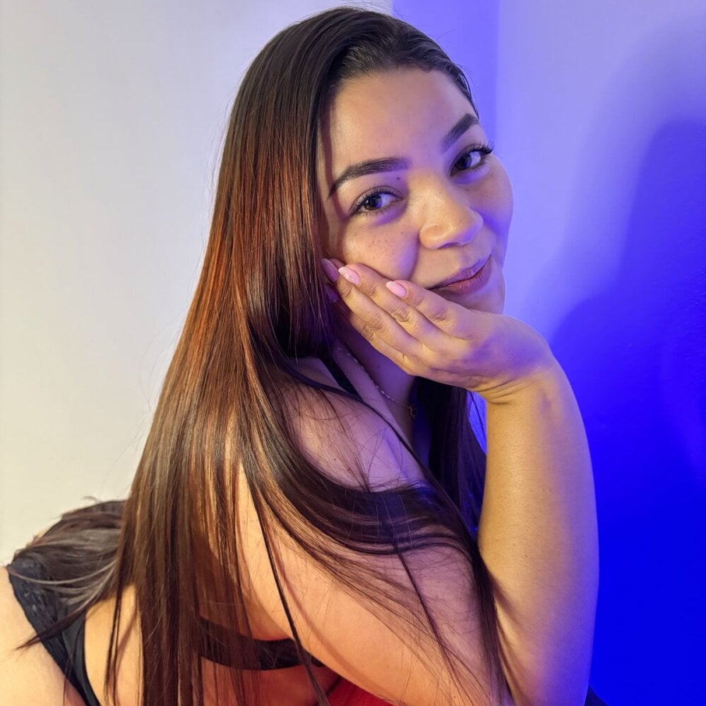 elivecams.com ayrajones livesex profile in the-land-of-your-dreams cams