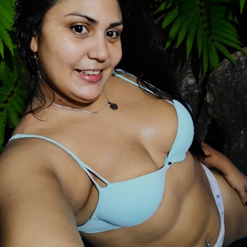 free6cams.com chloe_ev4ns livesex profile in col cams