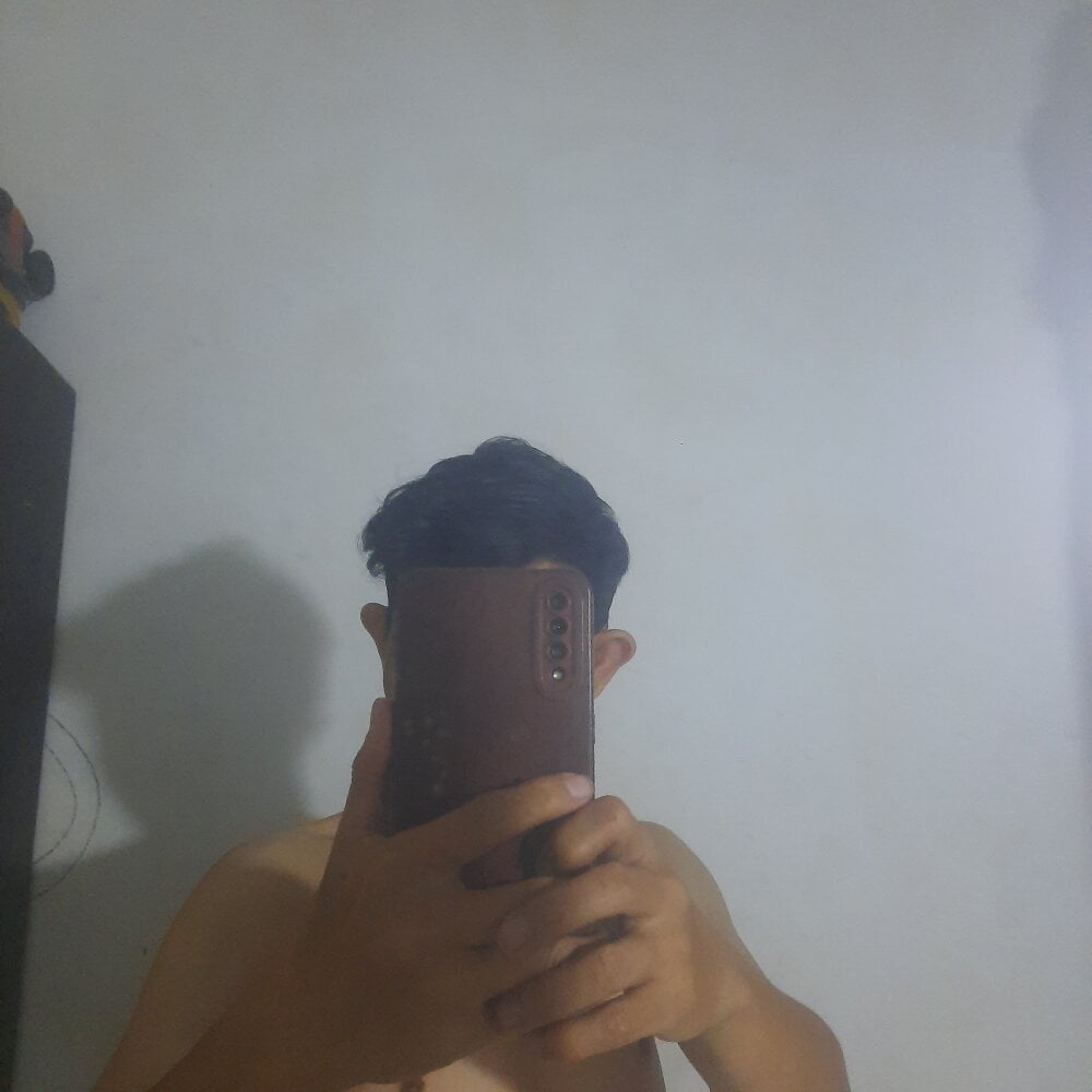 newbieehyper from stripchat