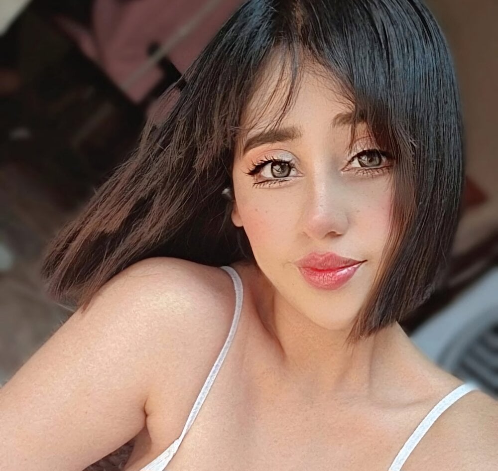 Live sex webcam photo for MiaMammie #290209925