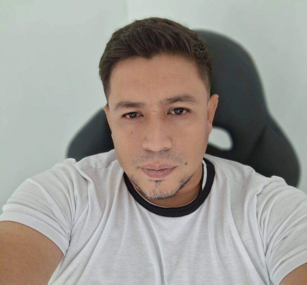 lianjuc Offline XXX Chat