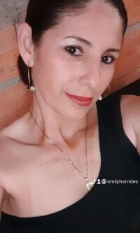 Estrellyta_69's Offline Chat Room