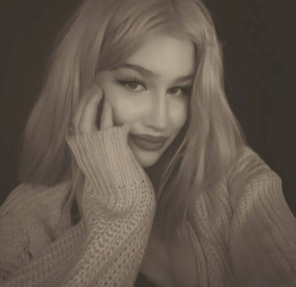 cheapadultsexcams.com lovelytluna livesex profile in bisexual cams