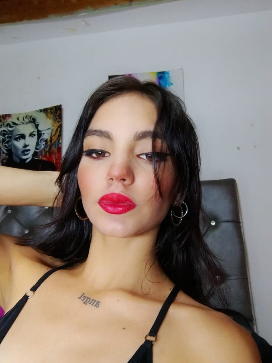 iluvcams.com aurenlys livesex profile in an-island-near-your-heart cams