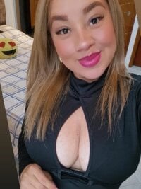 arianna_bigtits's webcam live show