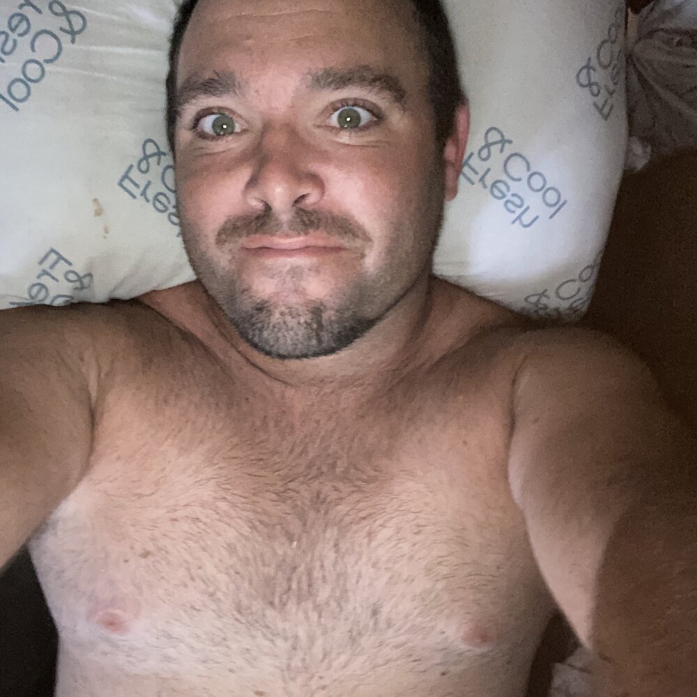 Shanefucks34's Offline XXX Chat