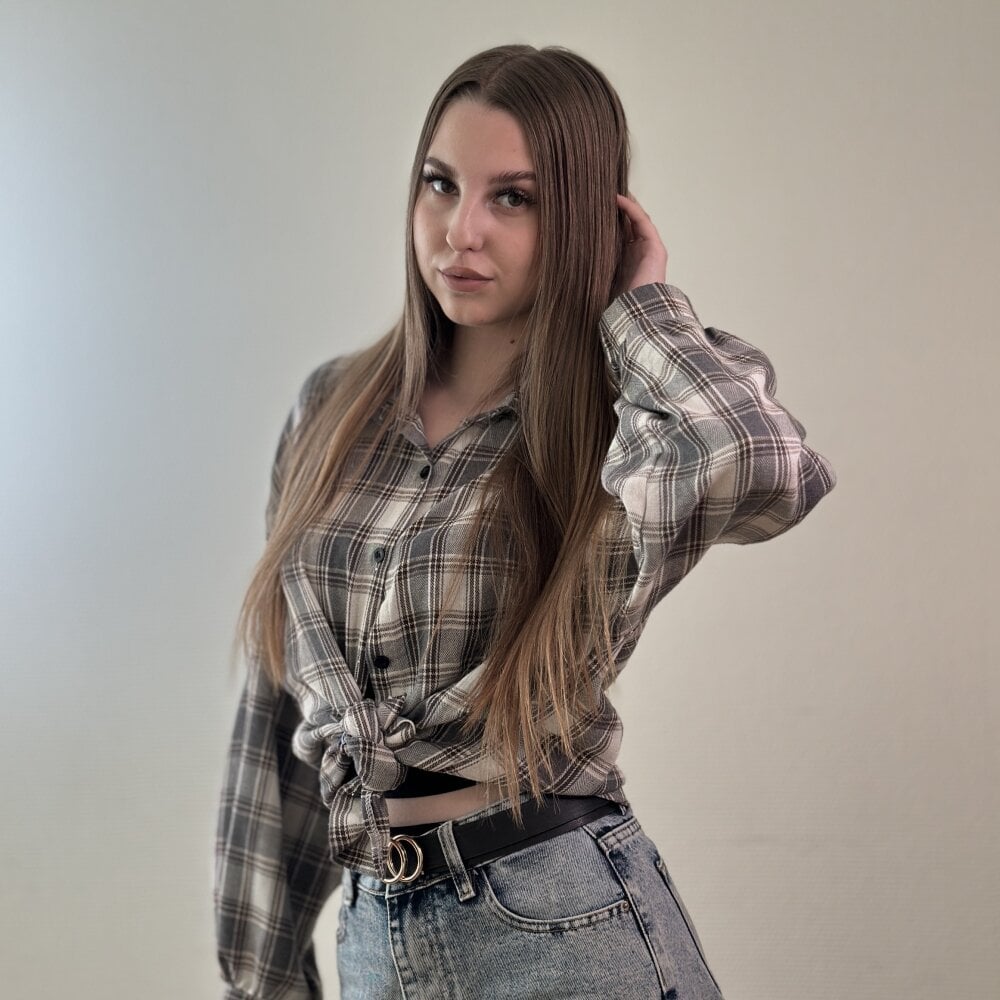 elivecams.com nicolaayyad livesex profile in the-land-of-your-dreams cams