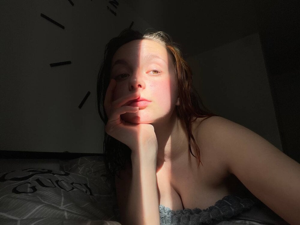 free6cams.com shybabysoul livesex profile in white cams