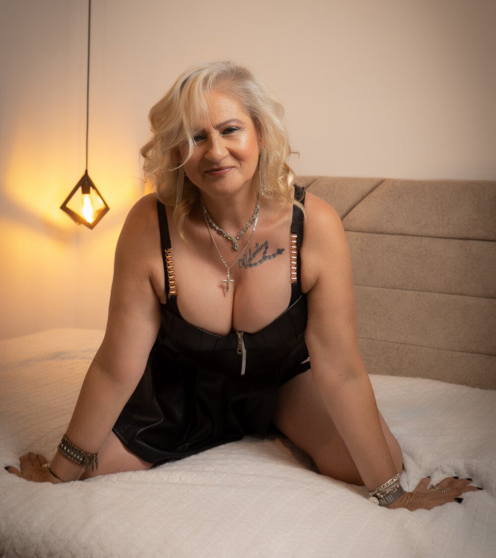 stripchat scarlethoot_