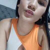sarita_cam's Offline Chat Room