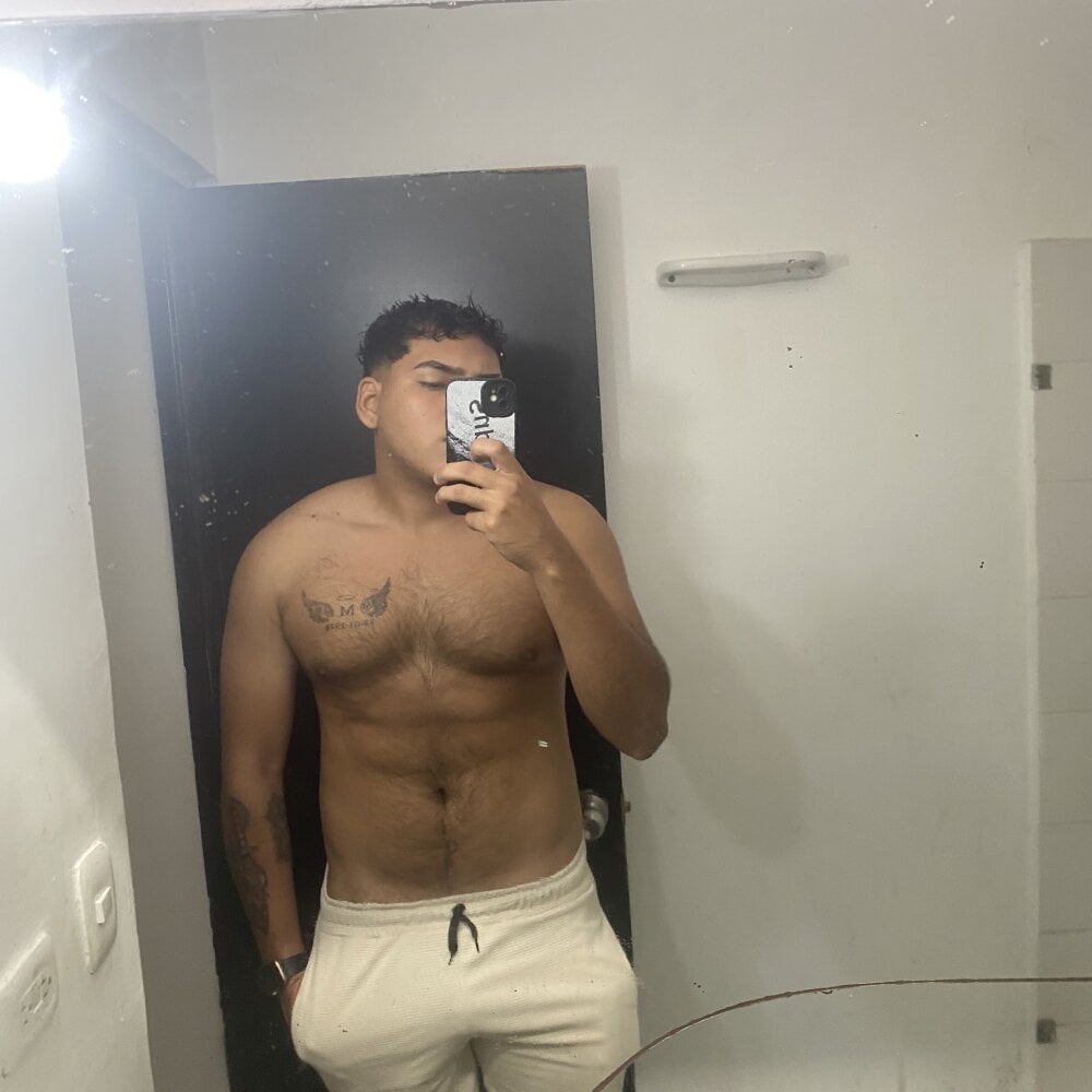 badboy05181 from stripchat