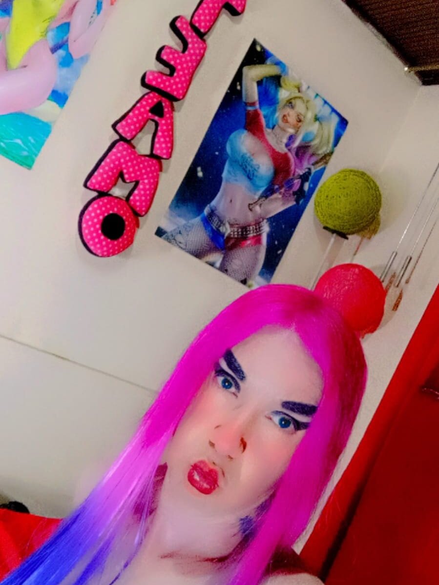 blondehot5v Chat Room offline