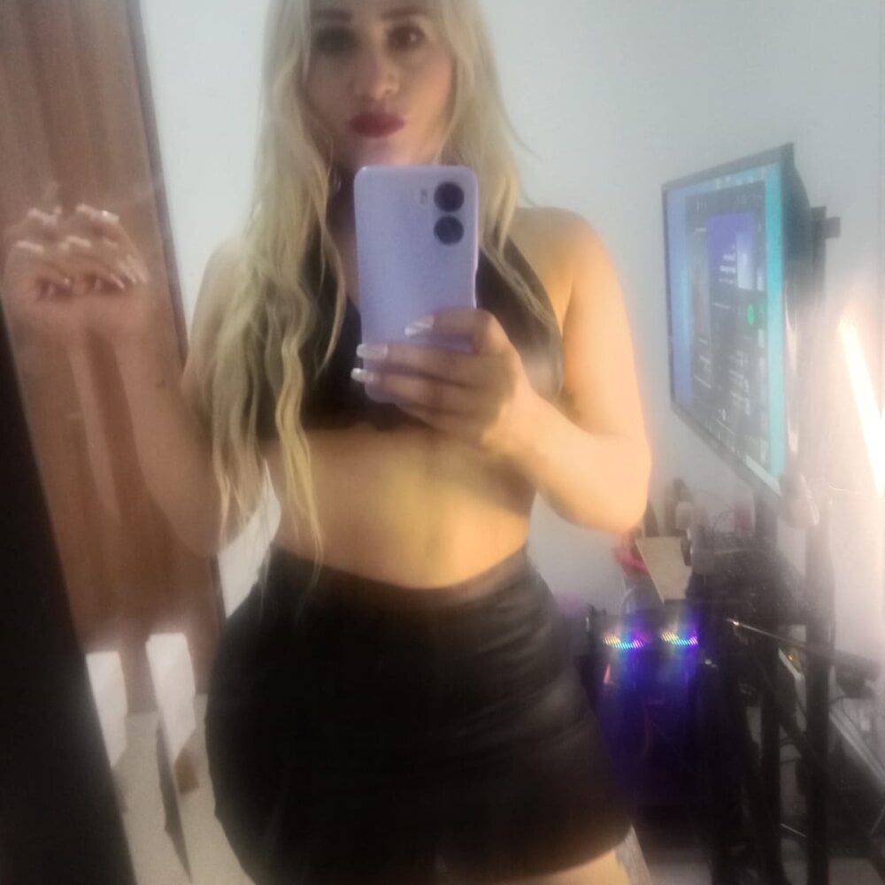 myliveeroticcams.com ivanabliss livesex profile in hazel-eyes cams