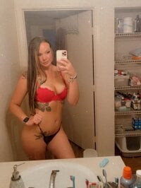 bitchesluvmaddi@xh's Offline Chat Room