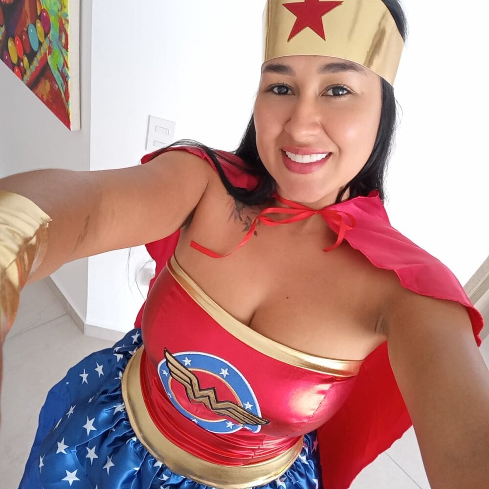 myliveeroticcams.com lina_mg livesex profile in latino cams
