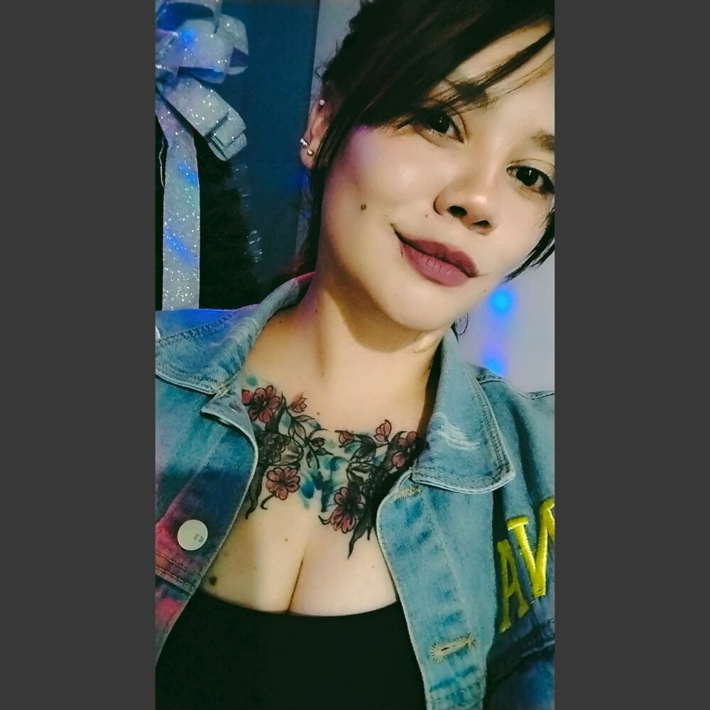 MiaValentina- profile