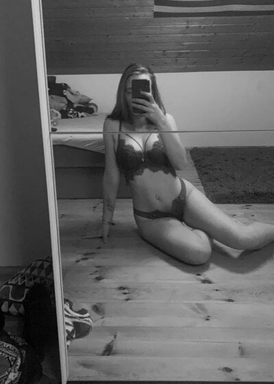 Clara_geil on StripChat