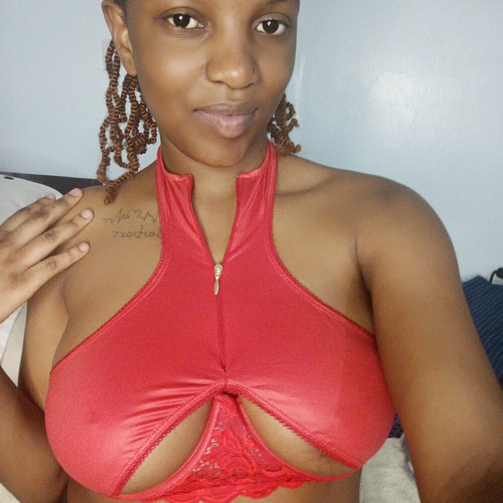 Seggsyboobies' Offline XXX Chat