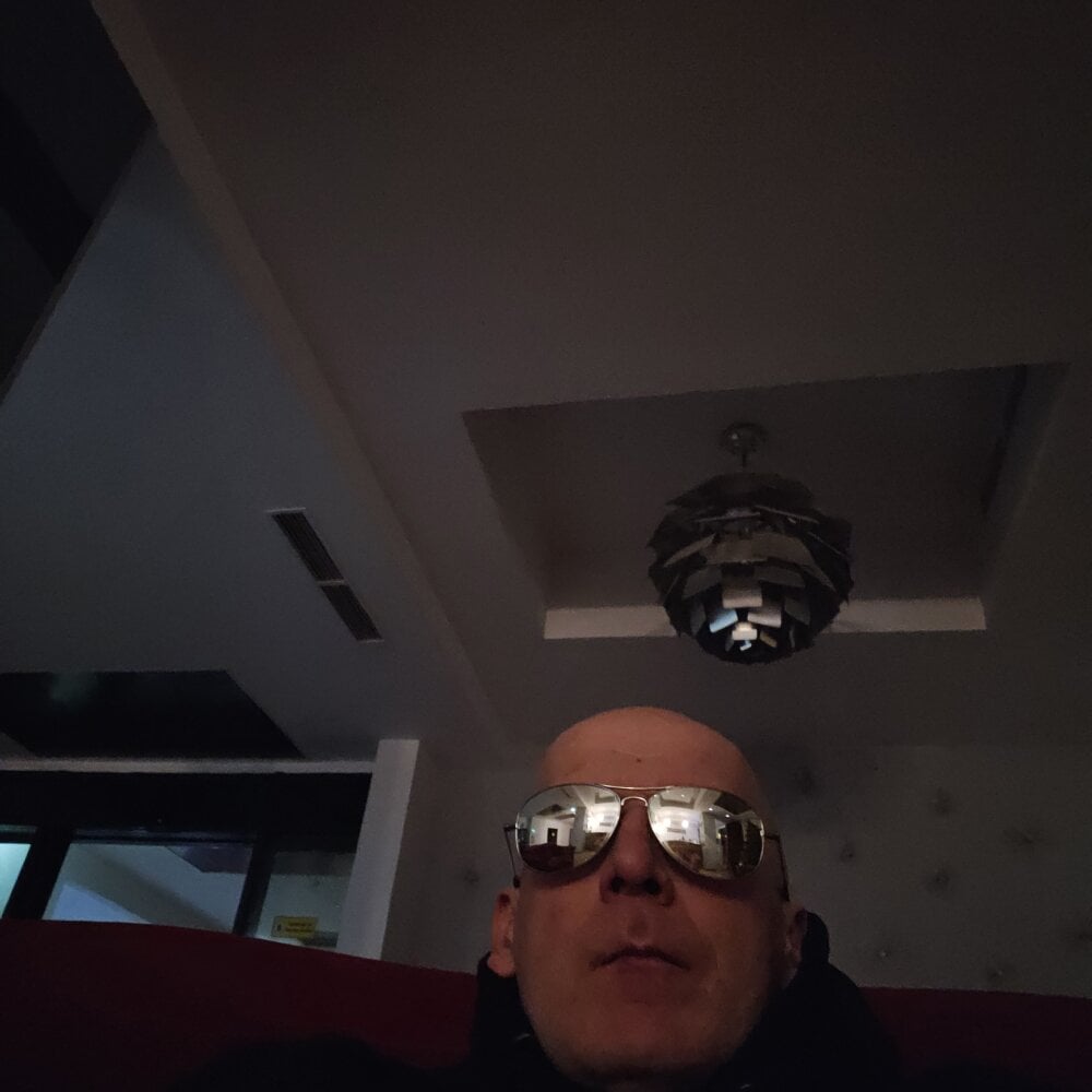 no_snitch_isoke's Offline XXX Chat