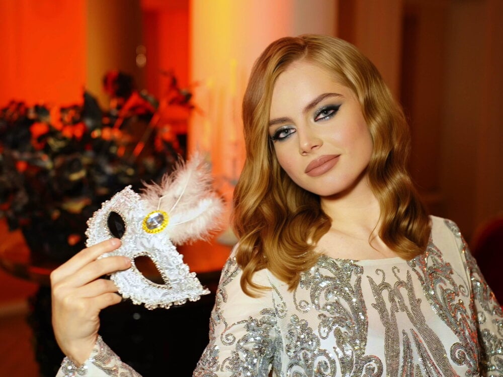 livesex.fan lililombroso livesex profile in blond-hair cams