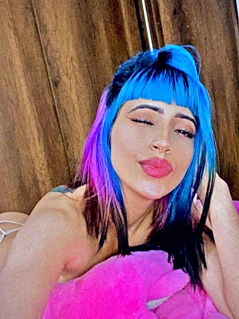 Live sex webcam photo for Alissapeach #289984195