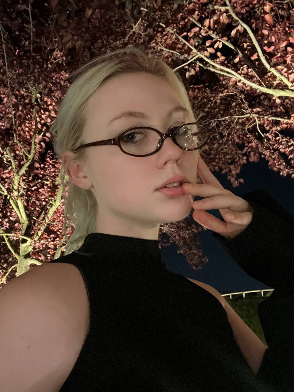 Violet_Willis