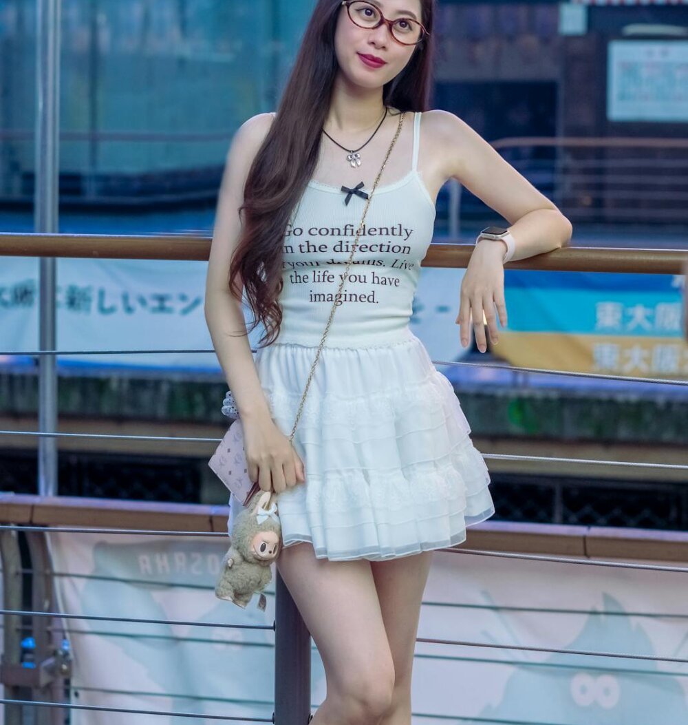 onaircams.com tythy-yolee livesex profile in bisexual cams