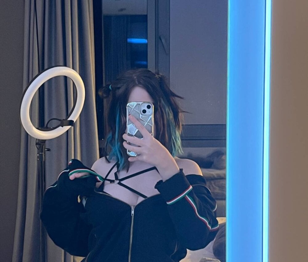 amateursex-livecam.com lunachkame livesex profile in in-the-world-of-pleasures cams