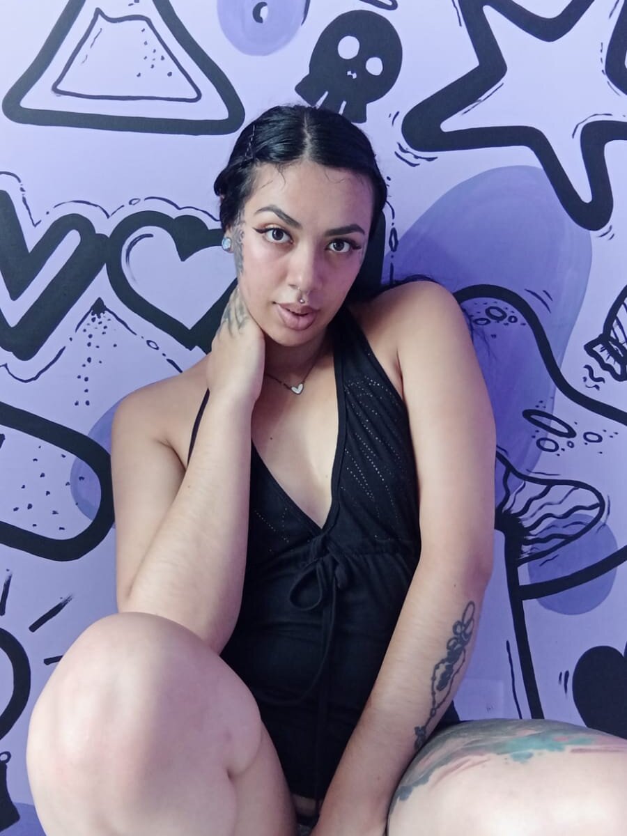 watchgirlcam.com thalia_roose livesex profile in brown-hair cams