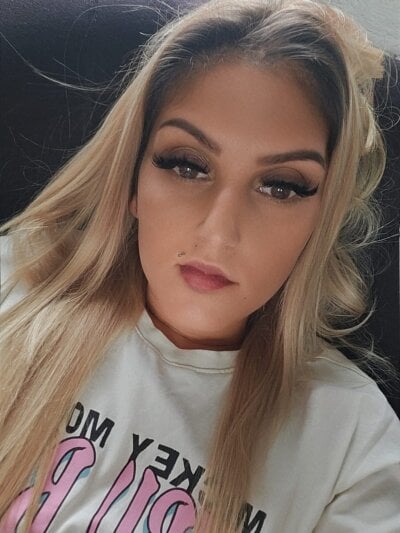 EvelynEvyyy Live Cam on StripChat and RICams