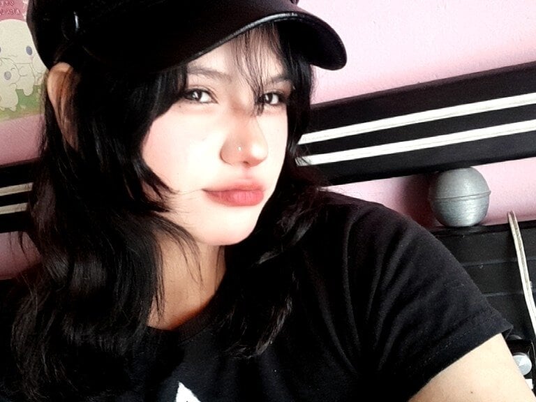 mixie_cute's Offline XXX Chat