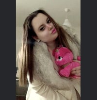 NaomellaElla's Offline Chat Room