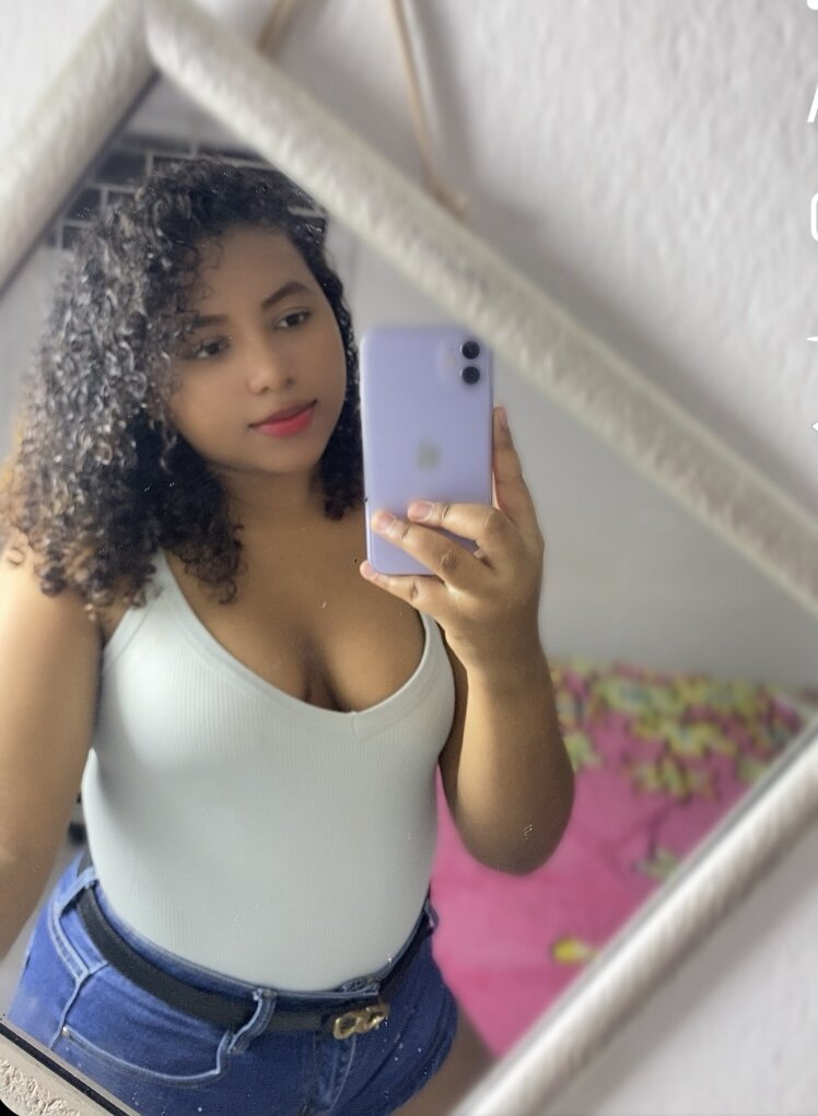 kylie_hot34