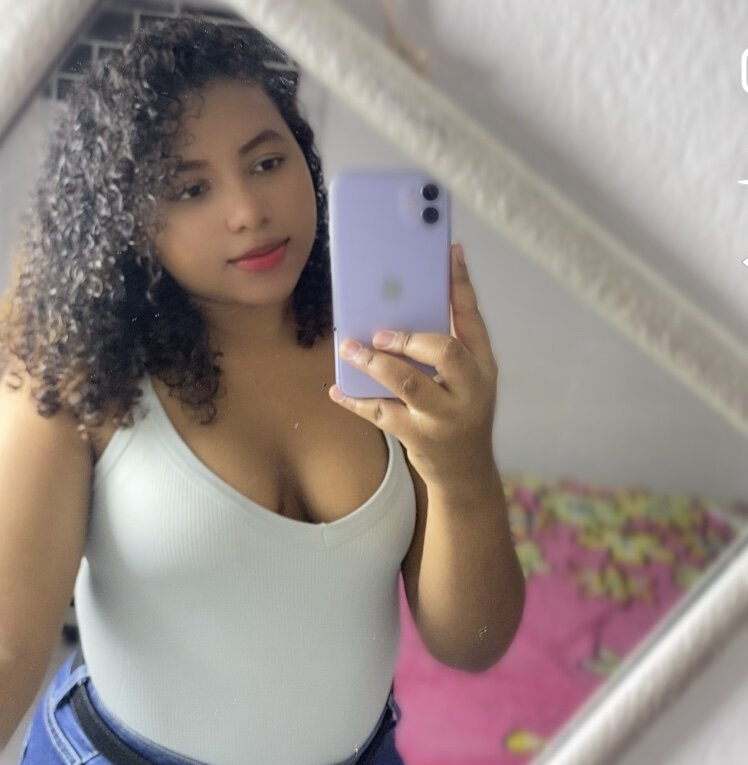 kylie_hot34 from stripchat