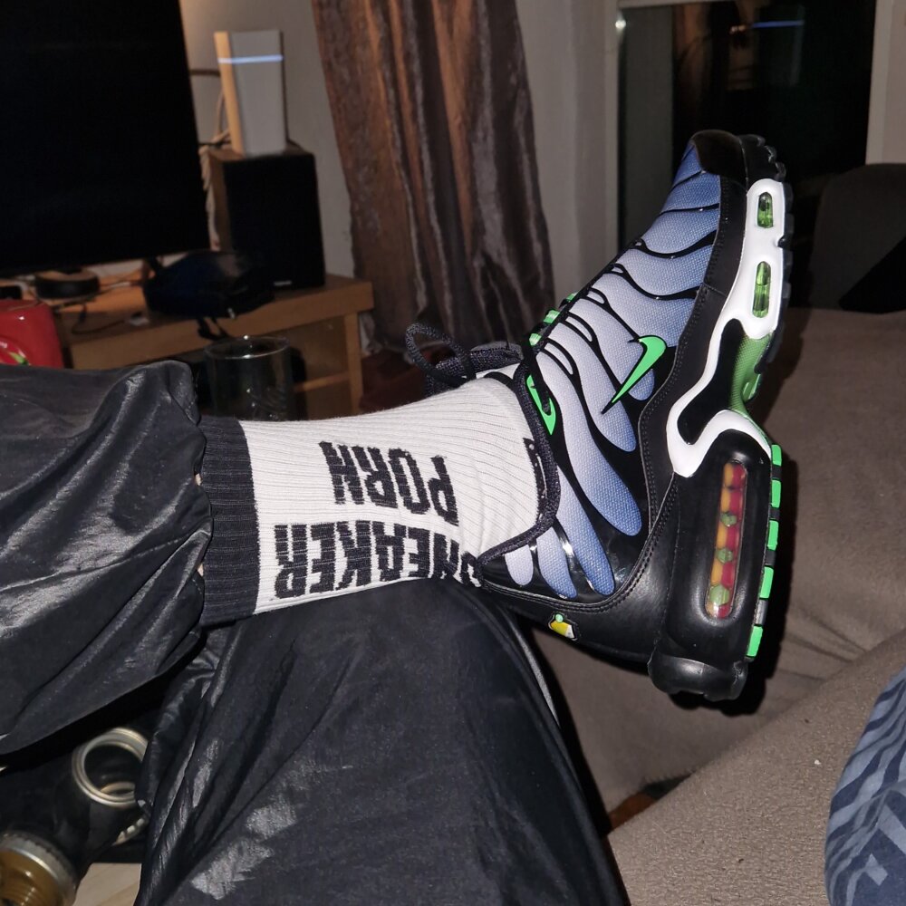 PeterSniffer's most recent online preview