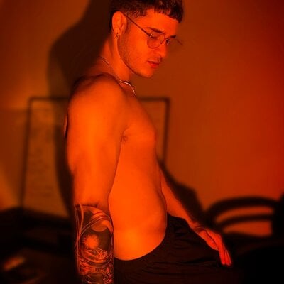 Alexpiers Male Spanishspeaking Free Cam Chat