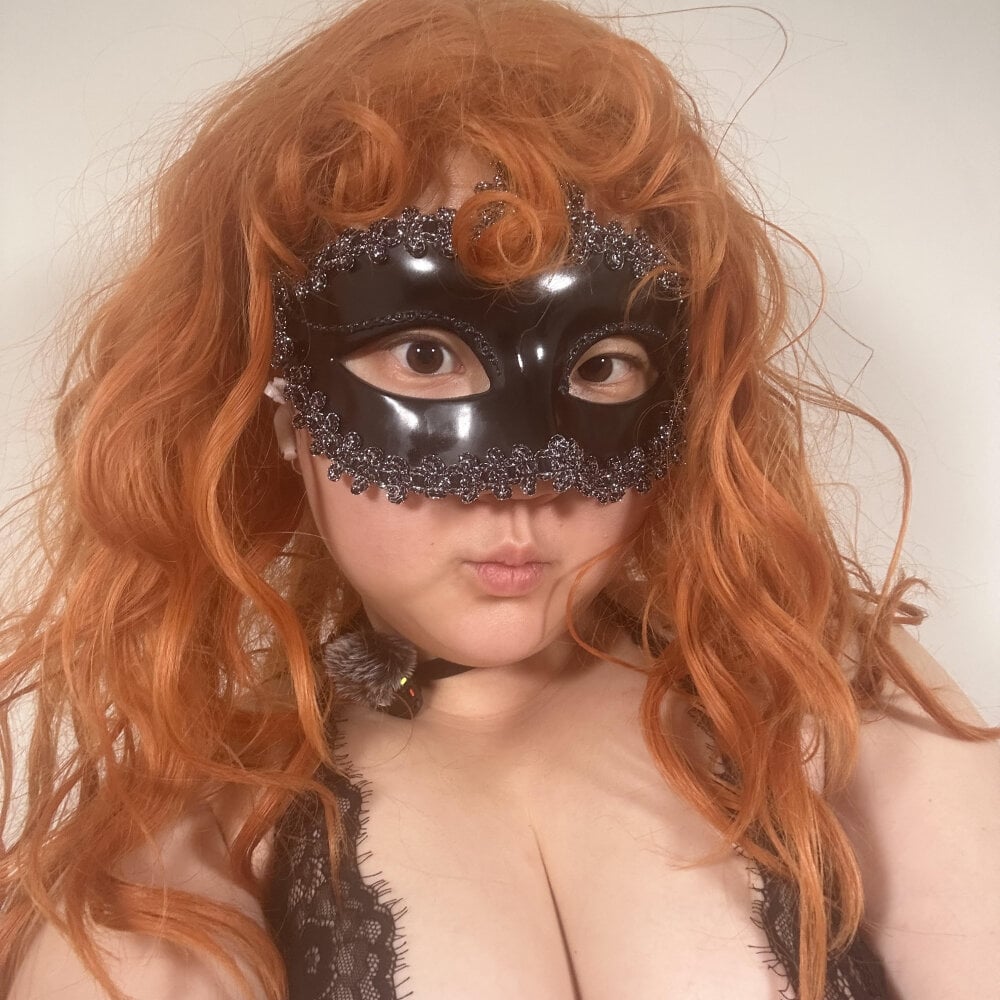 watchgirlcam.com giselle091898 livesex profile in in-ur-walls cams