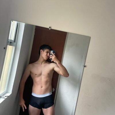 theohawke_ from stripchat