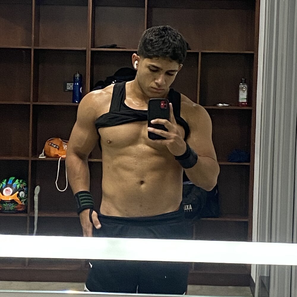 benjxmin_077 from stripchat