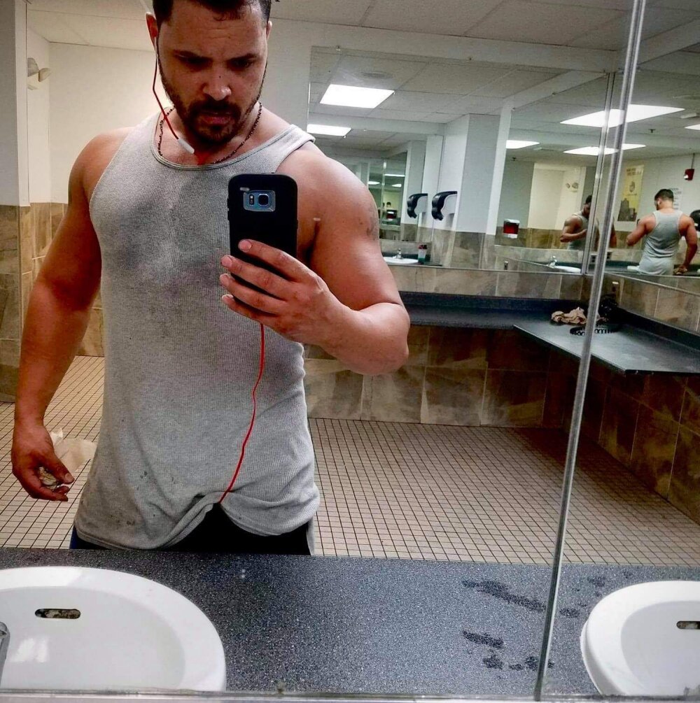 Sabastion_hung's Offline XXX Chat