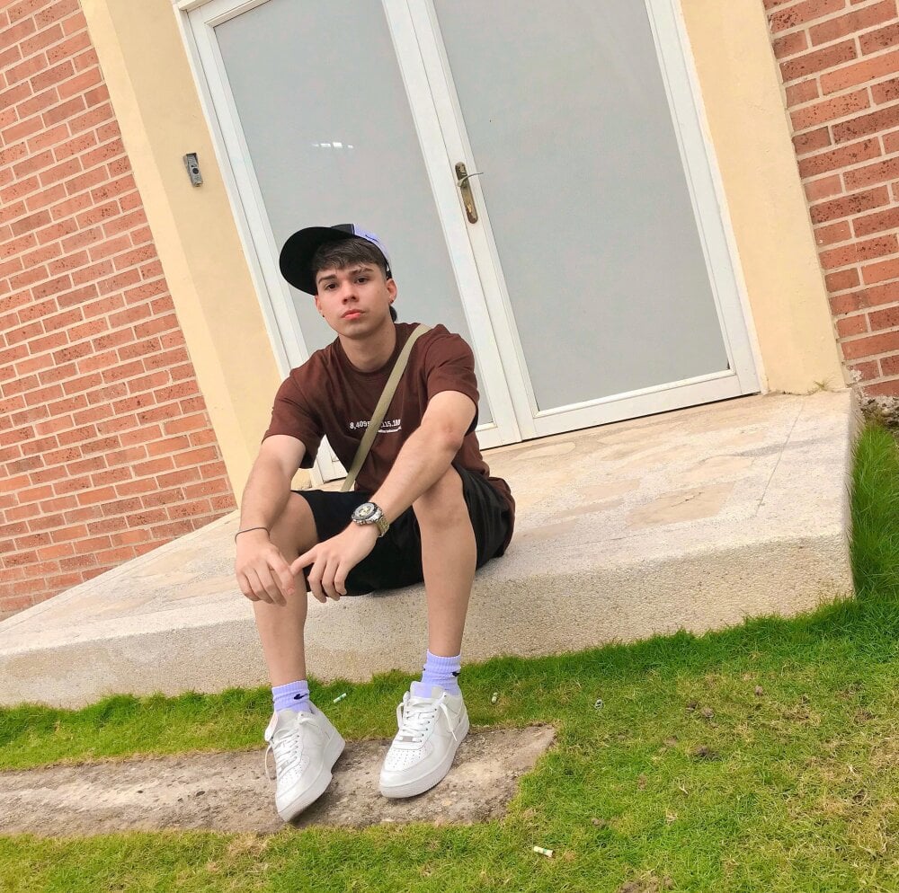 enzo_latin_18 profile