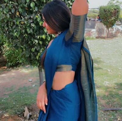 Vaani_09 live sex cam